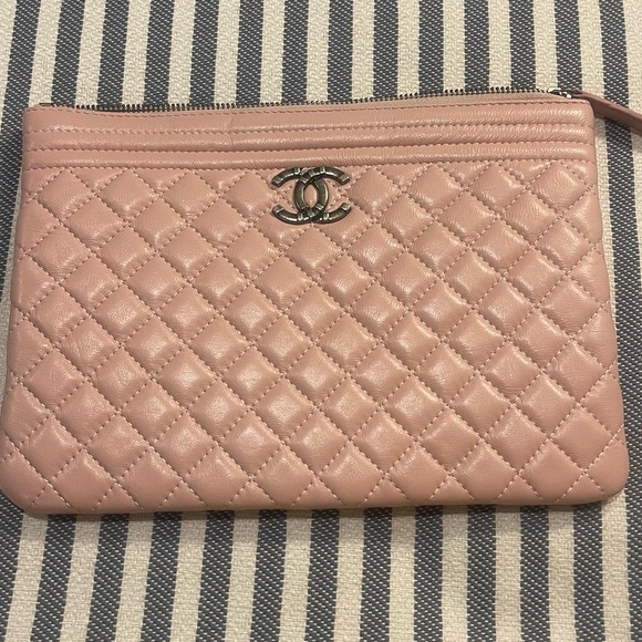 Source Unknown Handbags - “FASHION” Pink Quilted Wristlet